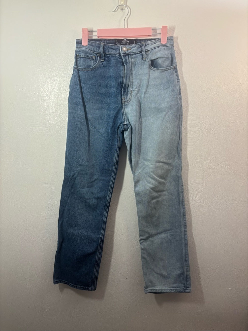 Hollister Two-Tone Ultra High Rise Straight Jeans Size 3 Short (W26)